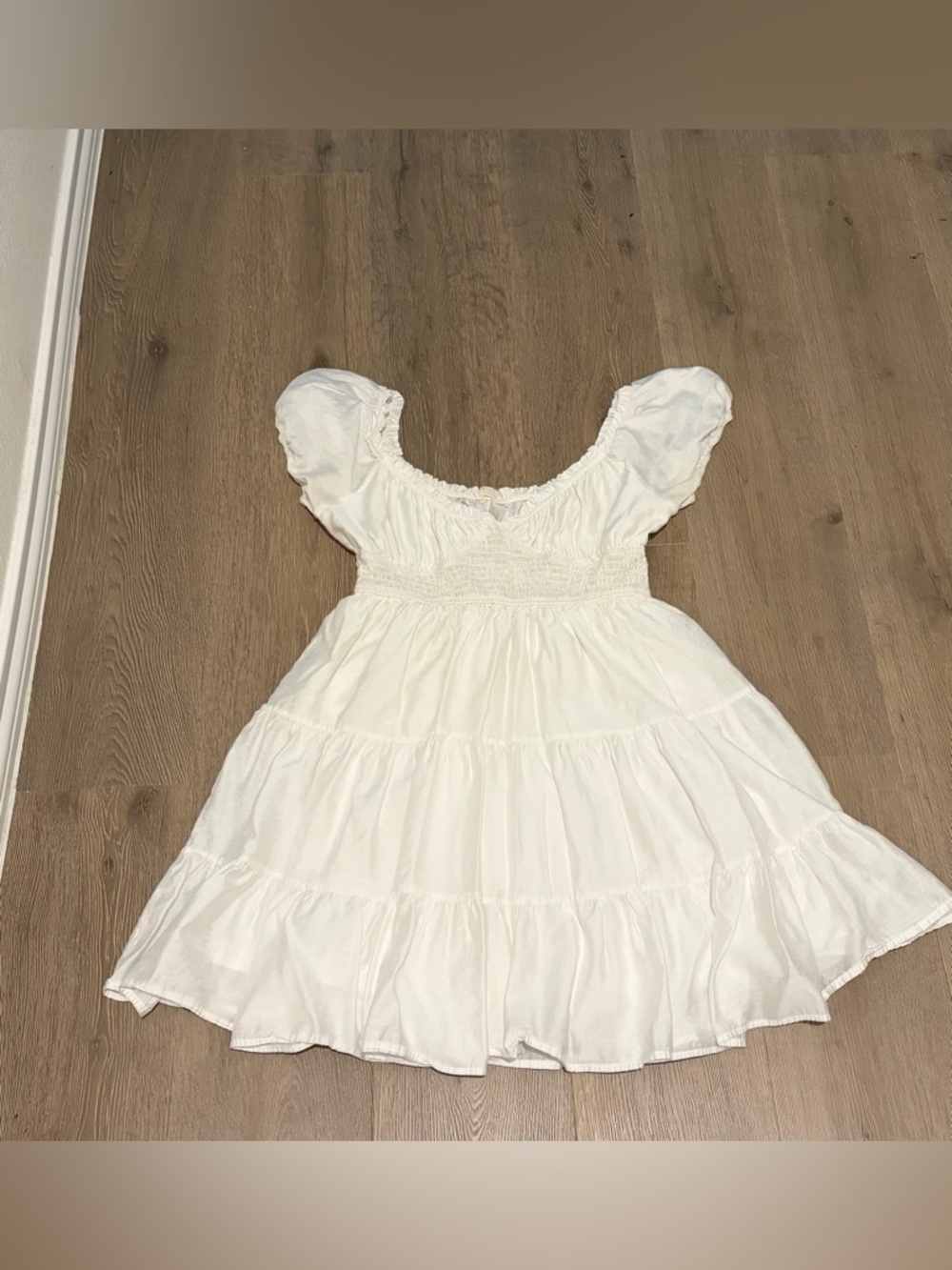 entro White Puff-Sleeve Tiered Cotton Dress